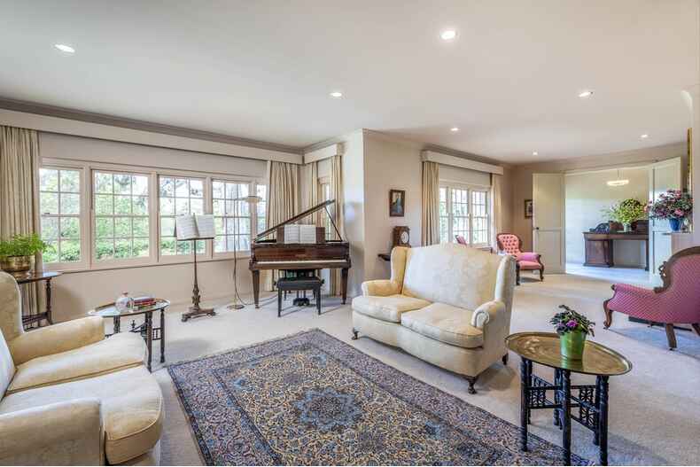 45 Tasmania Circle Forrest 45 Tasmania Circle Forrest