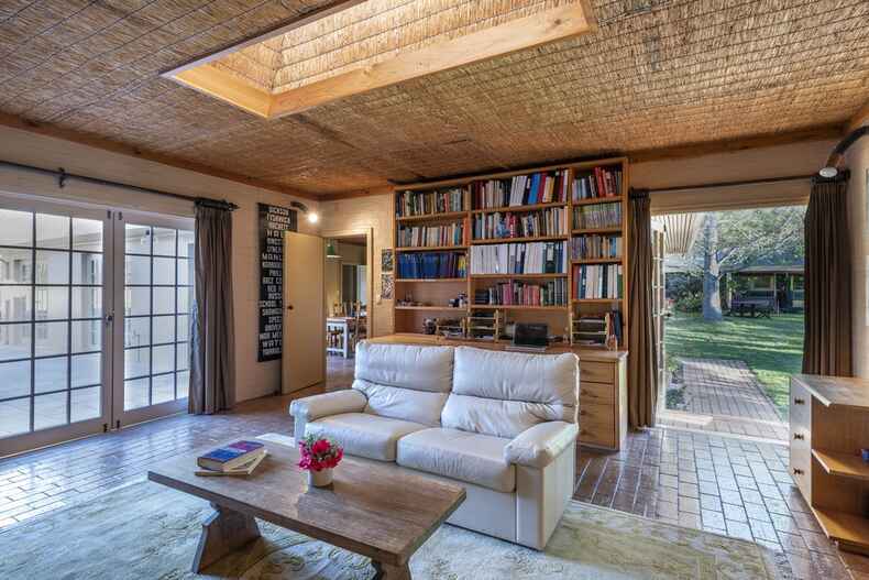 45 Tasmania Circle Forrest 45 Tasmania Circle Forrest