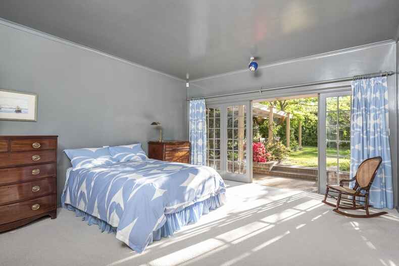 45 Tasmania Circle Forrest 45 Tasmania Circle Forrest