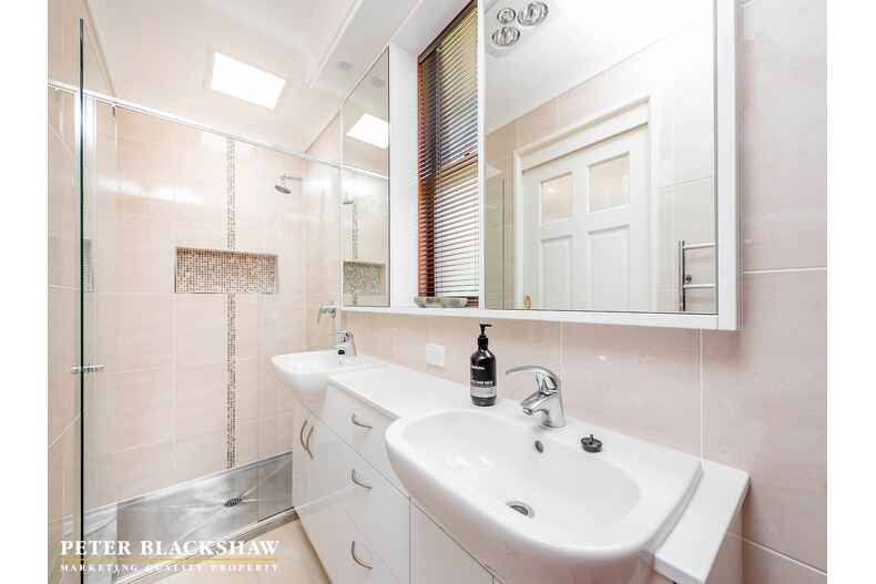 44 Fergusson Crescent Deakin 44 Fergusson Crescent Deakin