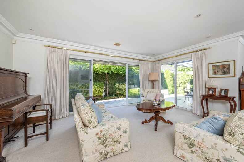 64 Banks Street Yarralumla 64 Banks Street Yarralumla