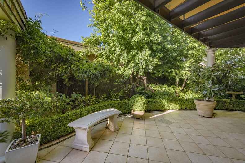 64 Banks Street Yarralumla 64 Banks Street Yarralumla