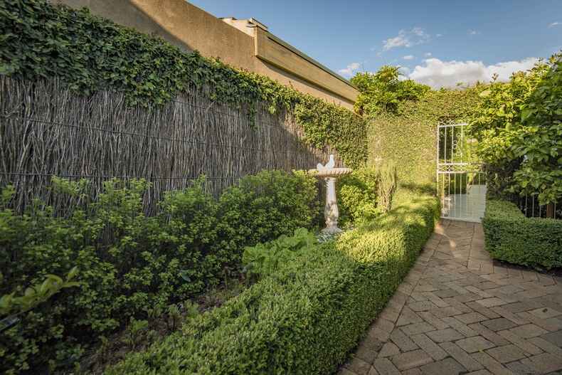 64 Banks Street Yarralumla 64 Banks Street Yarralumla