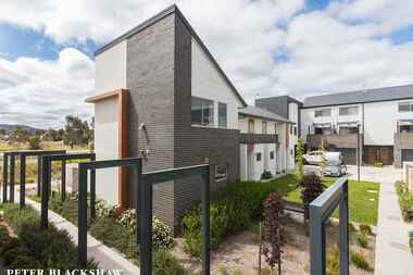 18/8 Henry Kendall Street Franklin