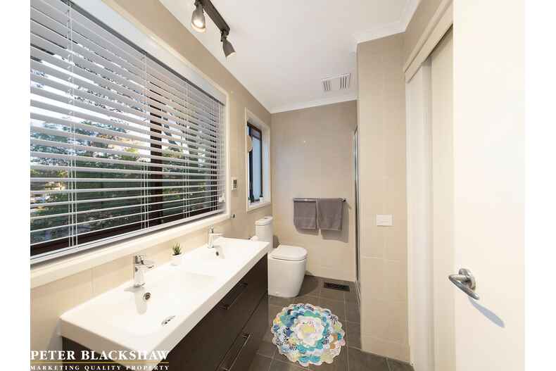 2 Mewton Place Melba 2 Mewton Place Melba