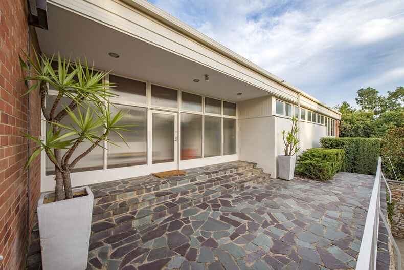 115 Schlich Street Yarralumla 115 Schlich Street Yarralumla