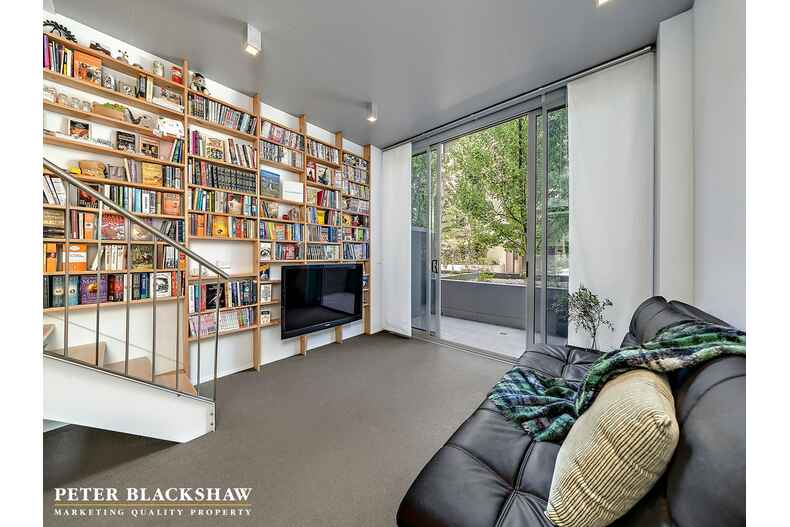 13/5 Burbury Close Barton