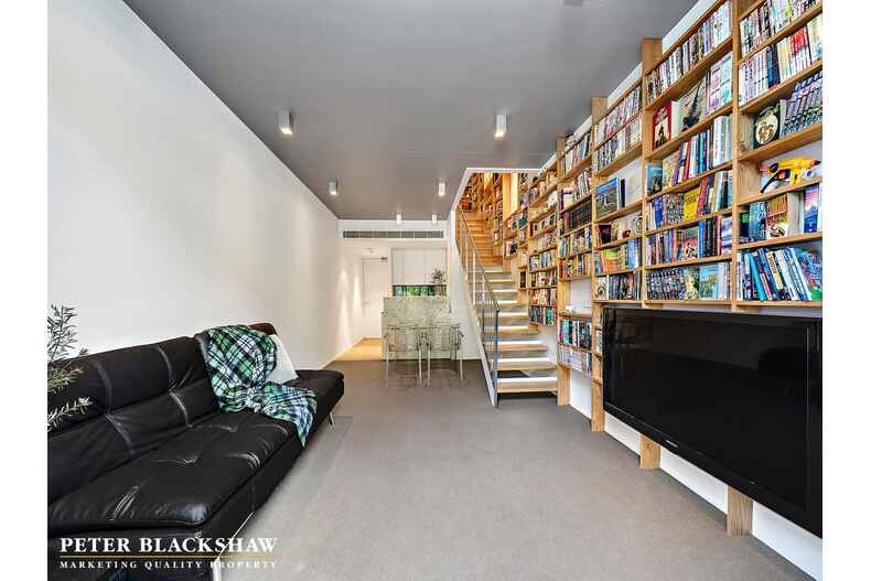 13/5 Burbury Close Barton