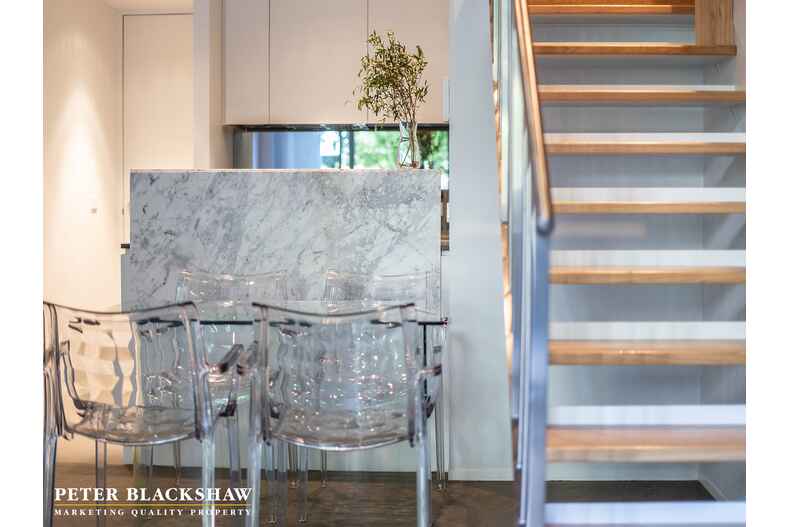 13/5 Burbury Close Barton