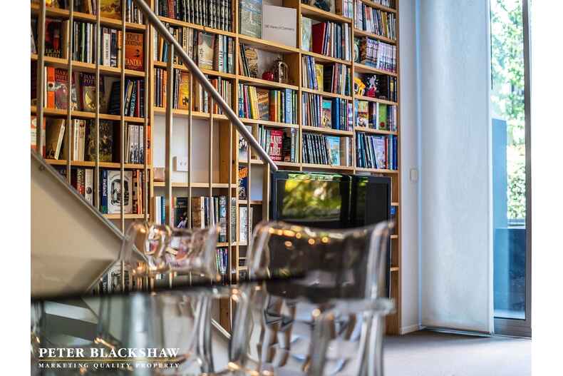 13/5 Burbury Close Barton