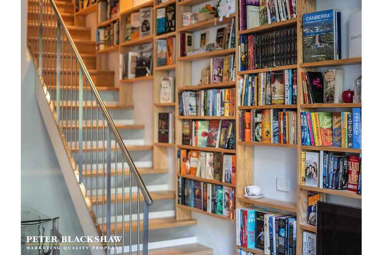 13/5 Burbury Close Barton