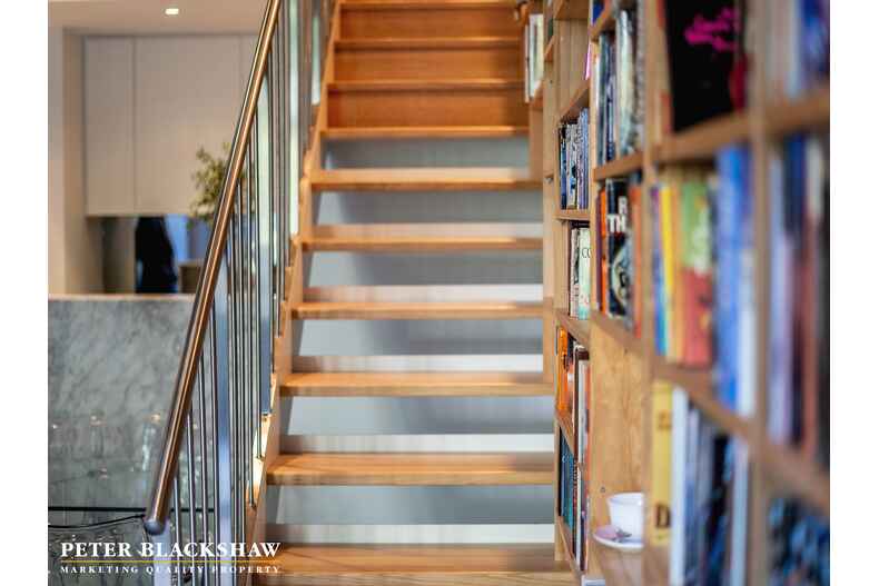 13/5 Burbury Close Barton