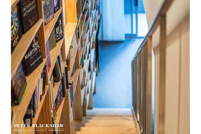 13/5 Burbury Close Barton