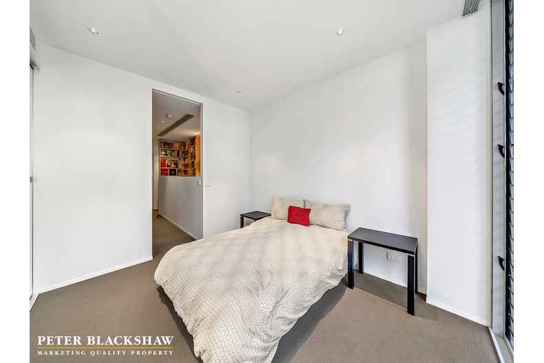 13/5 Burbury Close Barton