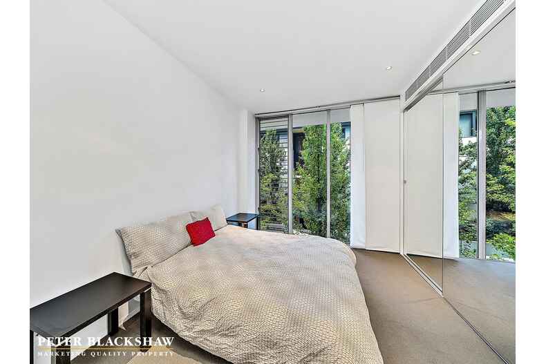 13/5 Burbury Close Barton