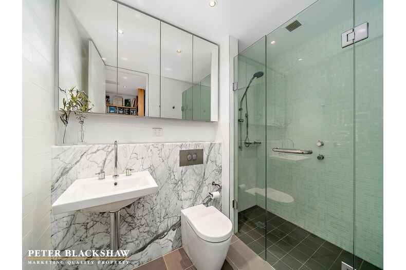 13/5 Burbury Close Barton