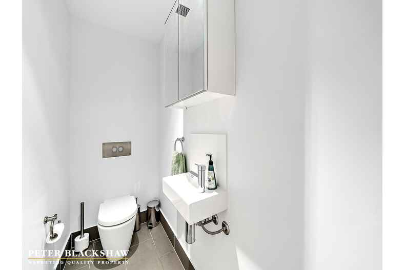 13/5 Burbury Close Barton