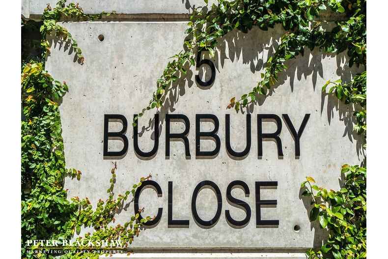 13/5 Burbury Close Barton