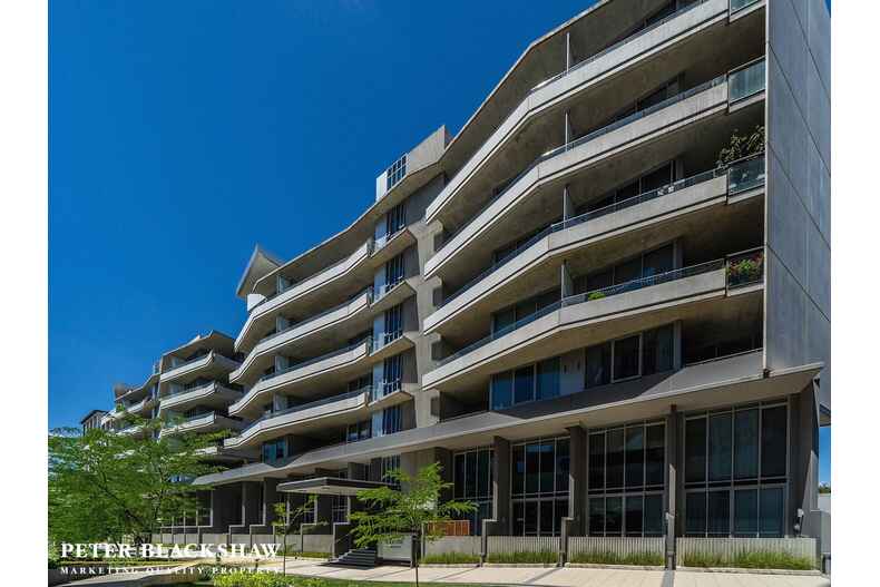 13/5 Burbury Close Barton