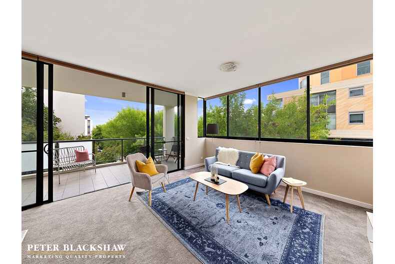 125/53 Eyre Street Kingston