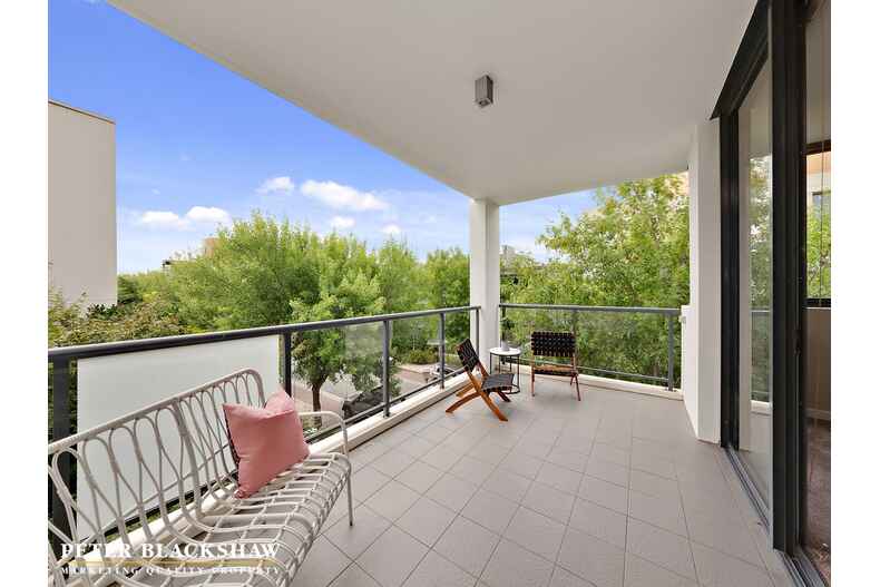 125/53 Eyre Street Kingston