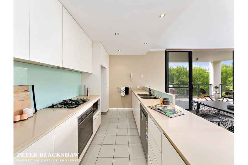 125/53 Eyre Street Kingston