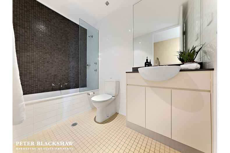 125/53 Eyre Street Kingston