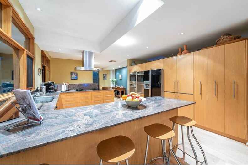 24 Holmes Crescent Campbell