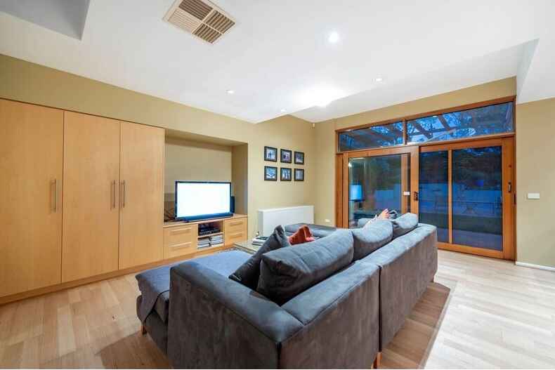 24 Holmes Crescent Campbell