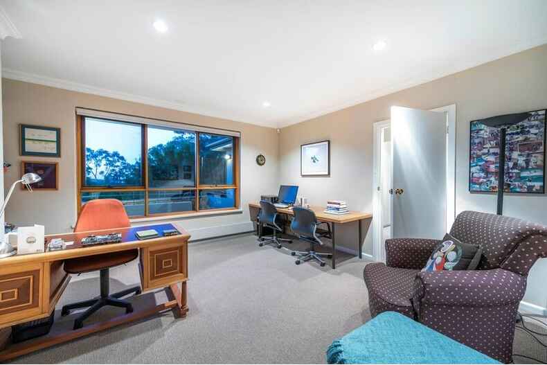 24 Holmes Crescent Campbell