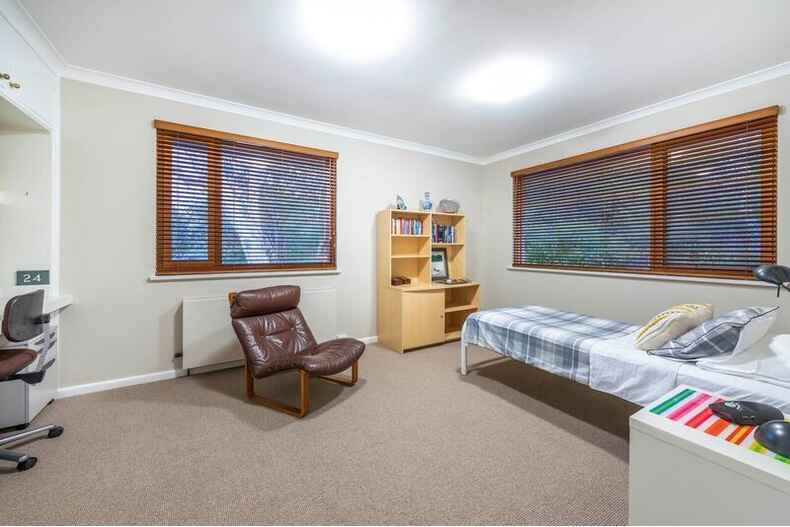 24 Holmes Crescent Campbell