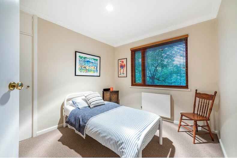 24 Holmes Crescent Campbell