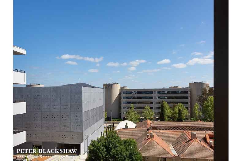 60/30 Blackall Street Barton