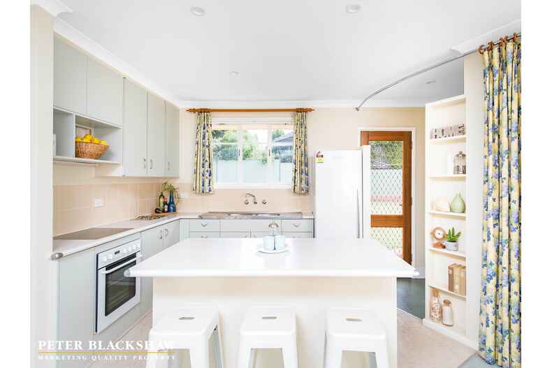 76 Vasey Crescent Campbell