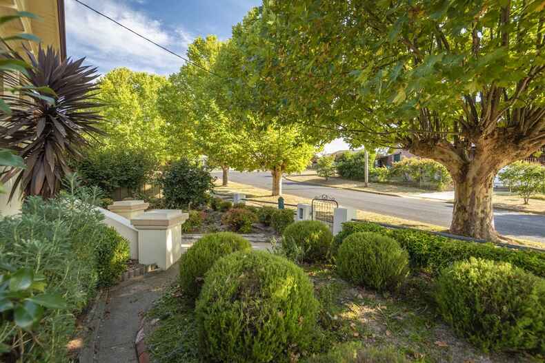 9 The Crescent Queanbeyan