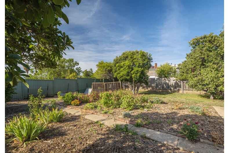 9 The Crescent Queanbeyan