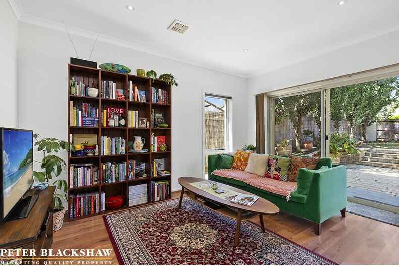 8 Megalong Crescent Harrison 8 Megalong Crescent Harrison