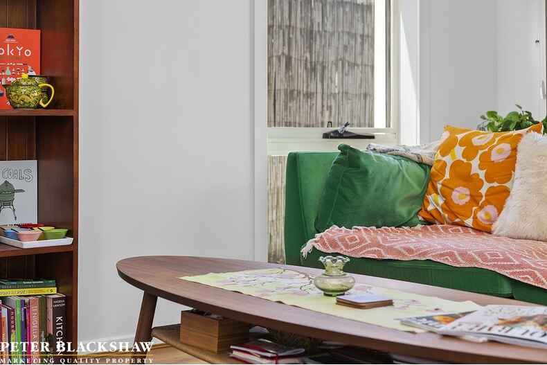 8 Megalong Crescent Harrison 8 Megalong Crescent Harrison