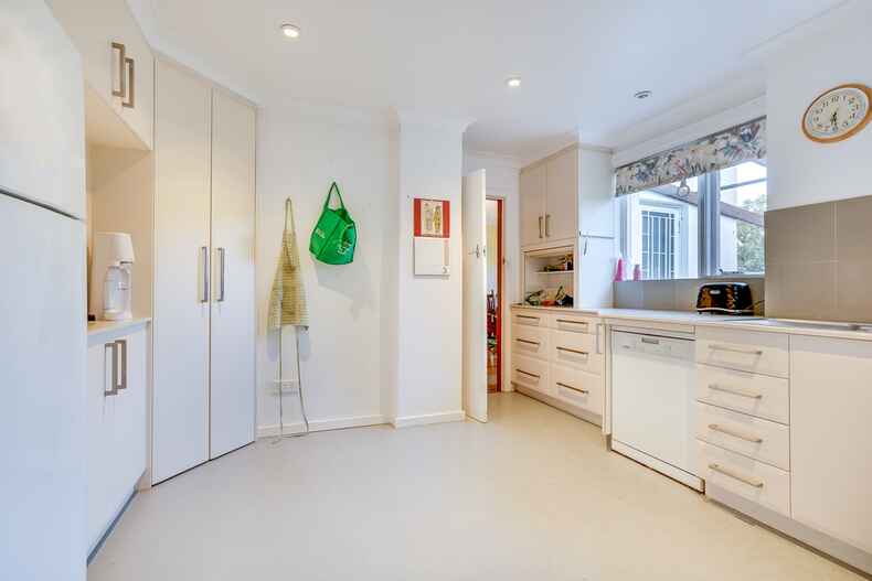 71 National Circuit Deakin