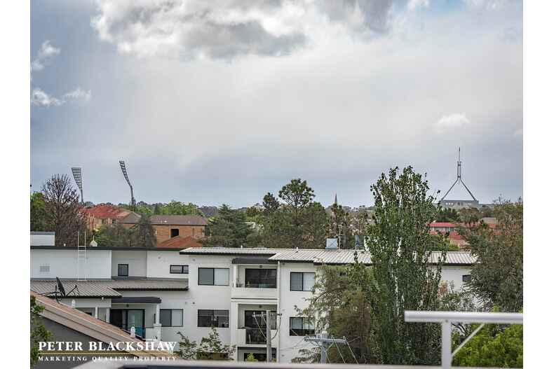 17/3 Burke Crescent Griffith