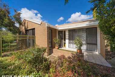 24 Ratcliffe Crescent Florey