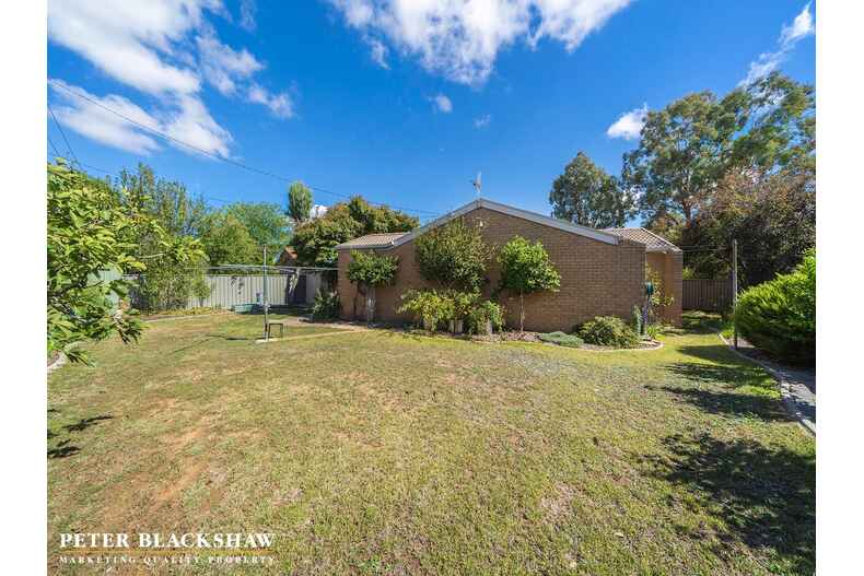 24 Ratcliffe Crescent Florey 24 Ratcliffe Crescent Florey