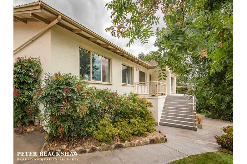 147 Hawkesbury Crescent Farrer 147 Hawkesbury Crescent Farrer