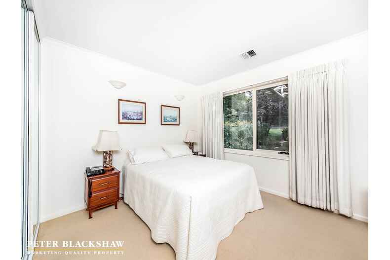 147 Hawkesbury Crescent Farrer 147 Hawkesbury Crescent Farrer