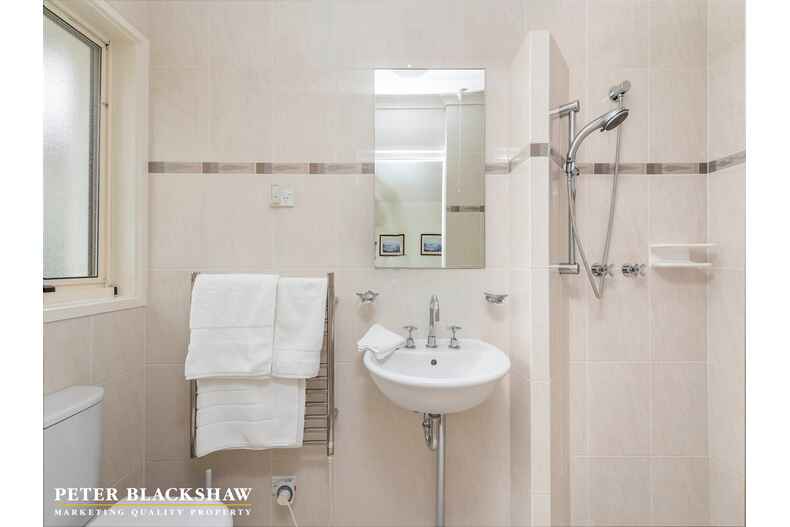 147 Hawkesbury Crescent Farrer 147 Hawkesbury Crescent Farrer
