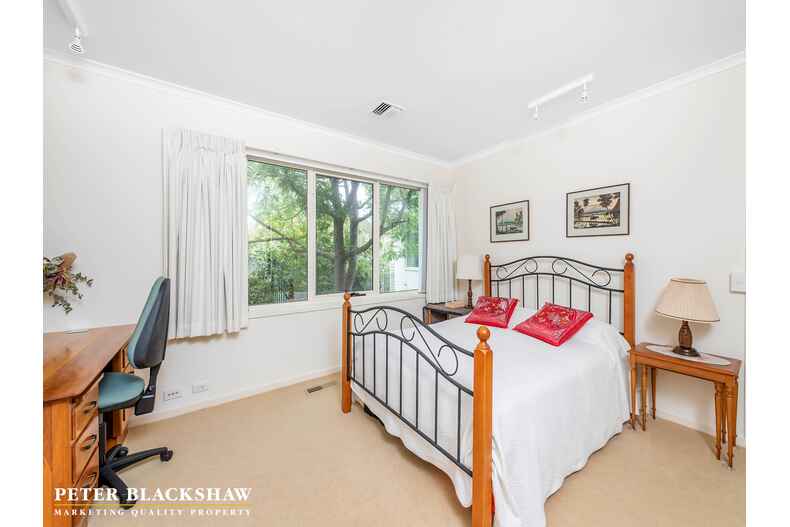 147 Hawkesbury Crescent Farrer 147 Hawkesbury Crescent Farrer
