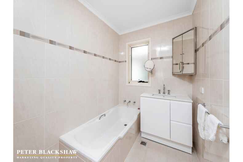 147 Hawkesbury Crescent Farrer 147 Hawkesbury Crescent Farrer