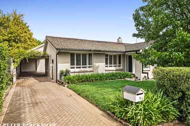 9 Hopetoun Circuit Deakin