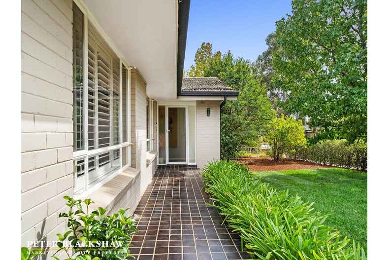 9 Hopetoun Circuit Deakin