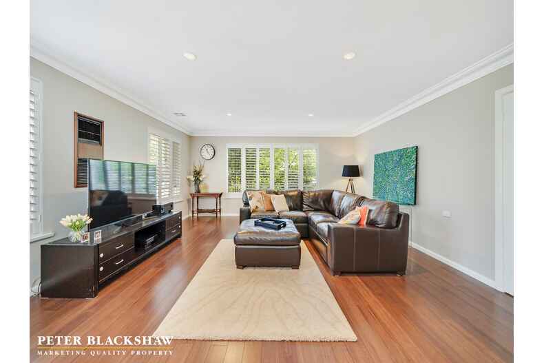 9 Hopetoun Circuit Deakin